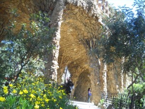 Après être monté un peu, on tombait sur de grandes arches en pierres...